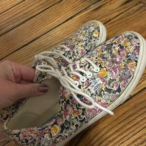 Woman’s Vans size 7.5 floral